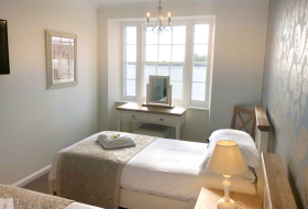 Twin bedroom